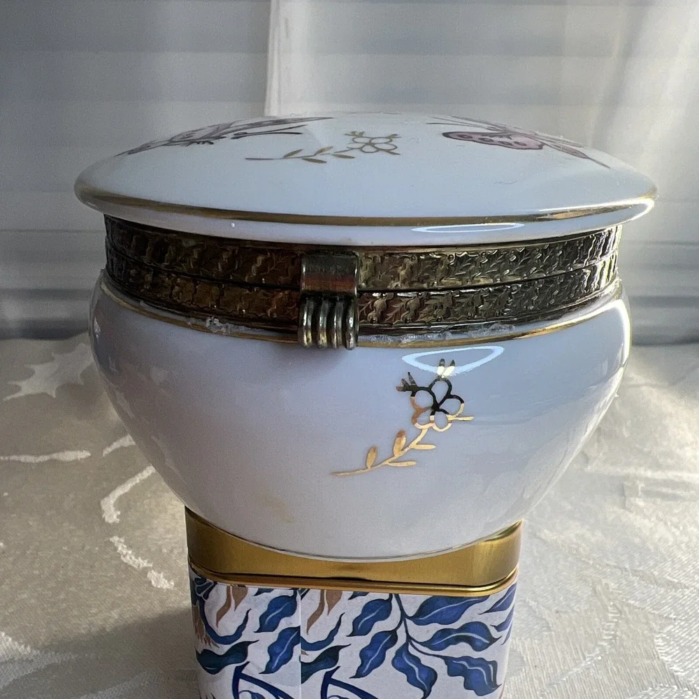 Vintage IRice Hinged Porcelain Powder Puff Box Handpainted Butterflies Paper Lab